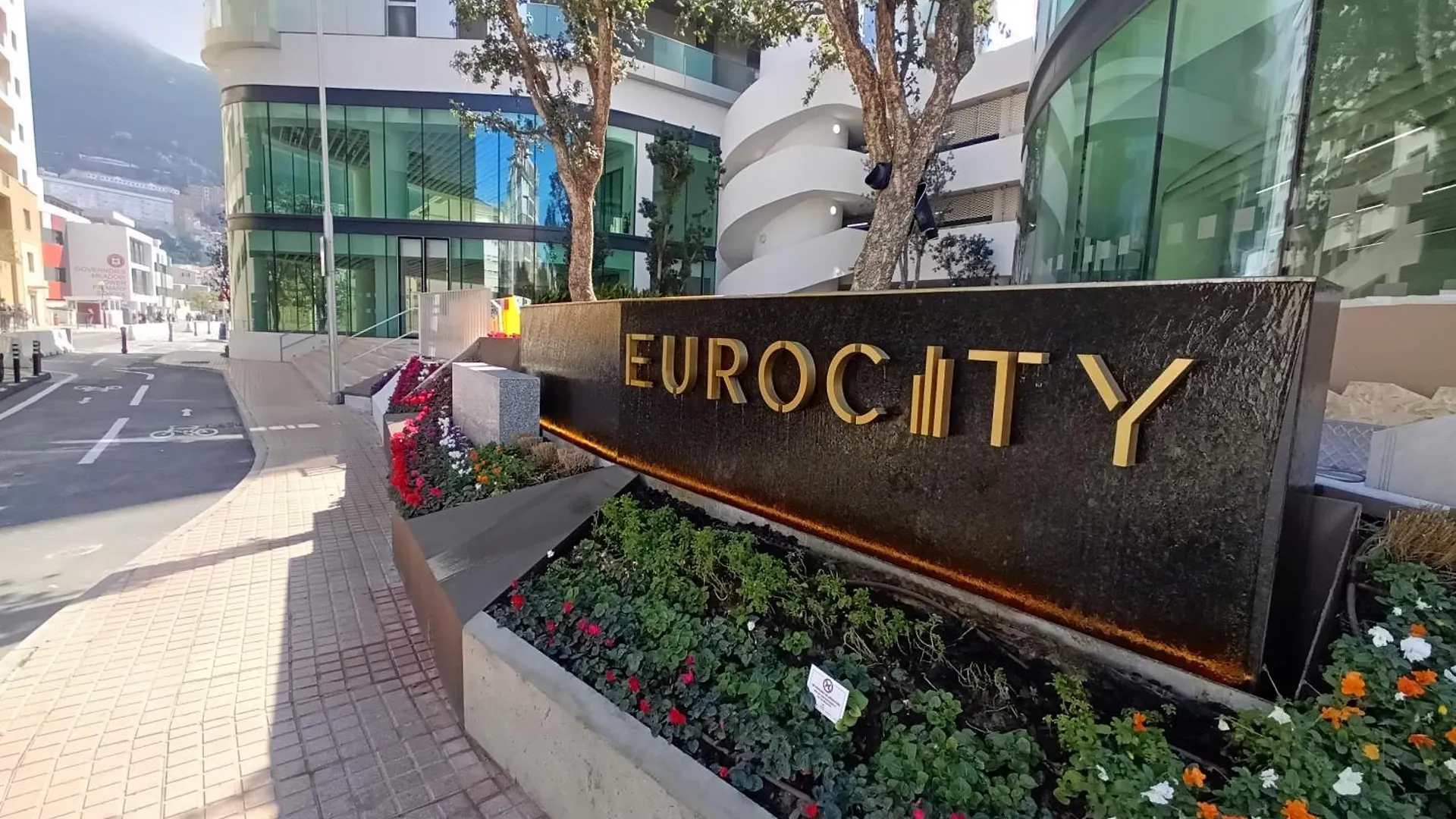 New - Studio Apartments In Eurocity - Large Pool - Rock Or Sea Views - Balcony - Free Parking - Holiday And Short Let Apartments In Gibraltar Gibraltar