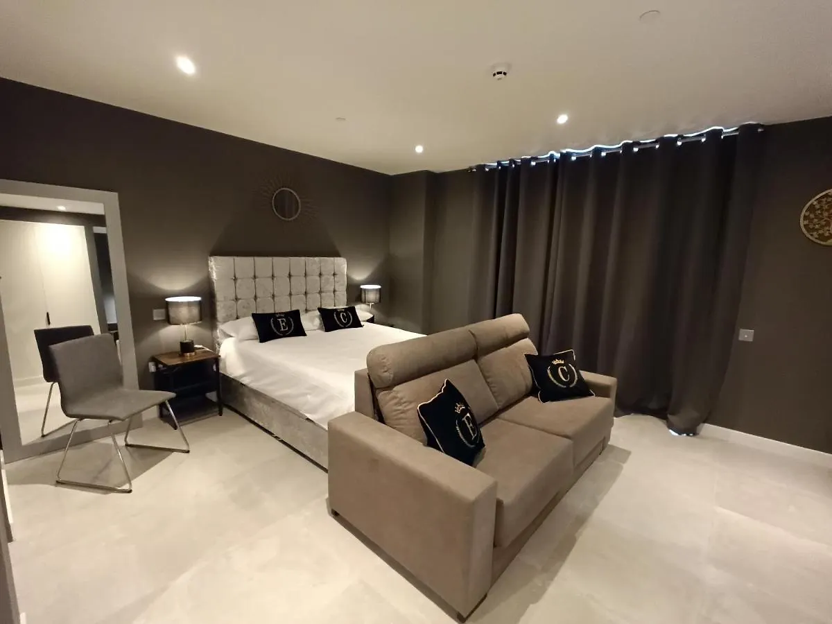 New - Studio Apartments In Eurocity - Large Pool - Rock Or Sea Views - Balcony - Free Parking - Holiday And Short Let Apartments In גיברלטר גיברלטר