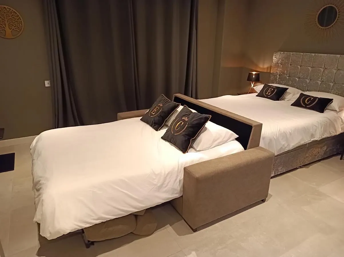New - Studio Apartments In Eurocity - Large Pool - Rock Or Sea Views - Balcony - Free Parking - Holiday And Short Let Apartments In גיברלטר 0*,