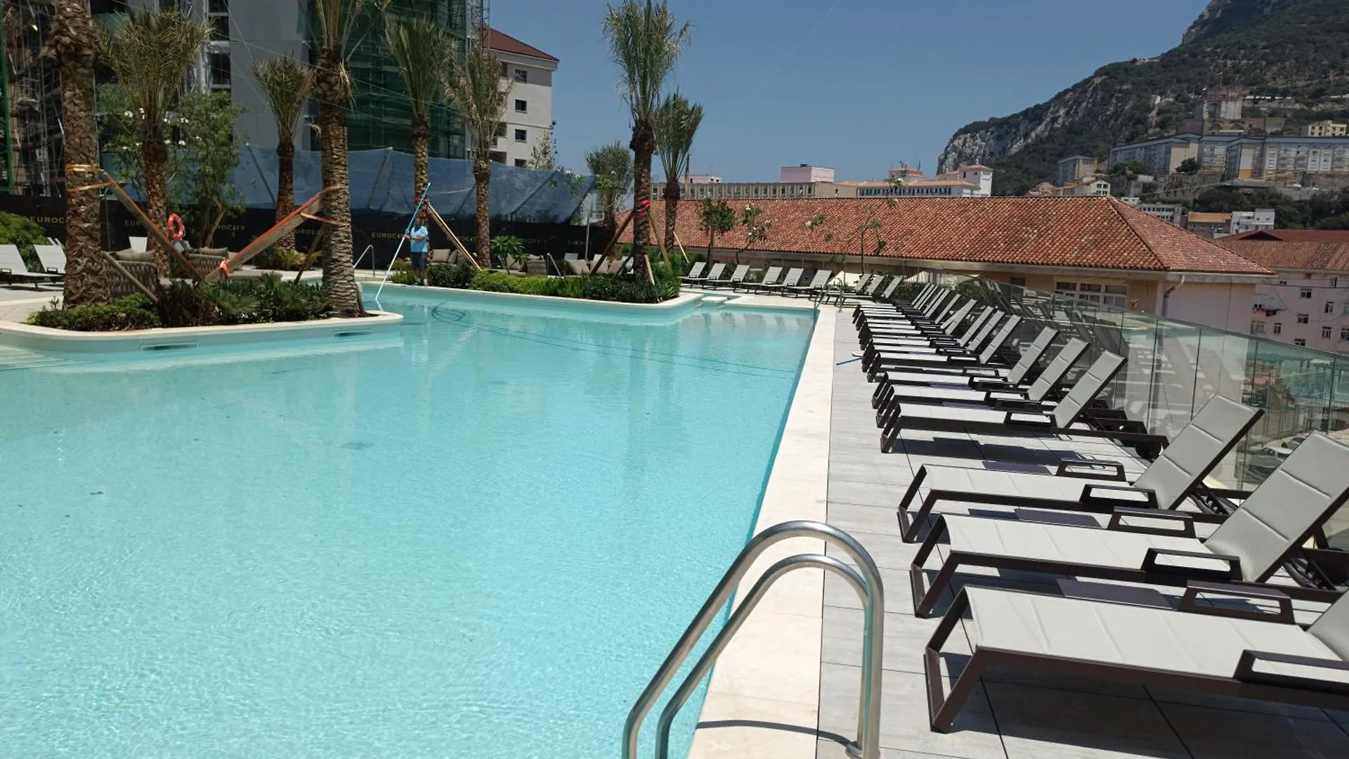 New - Studio Apartments In Eurocity - Large Pool - Rock Or Sea Views - Balcony - Free Parking - Holiday And Short Let Apartments In גיברלטר