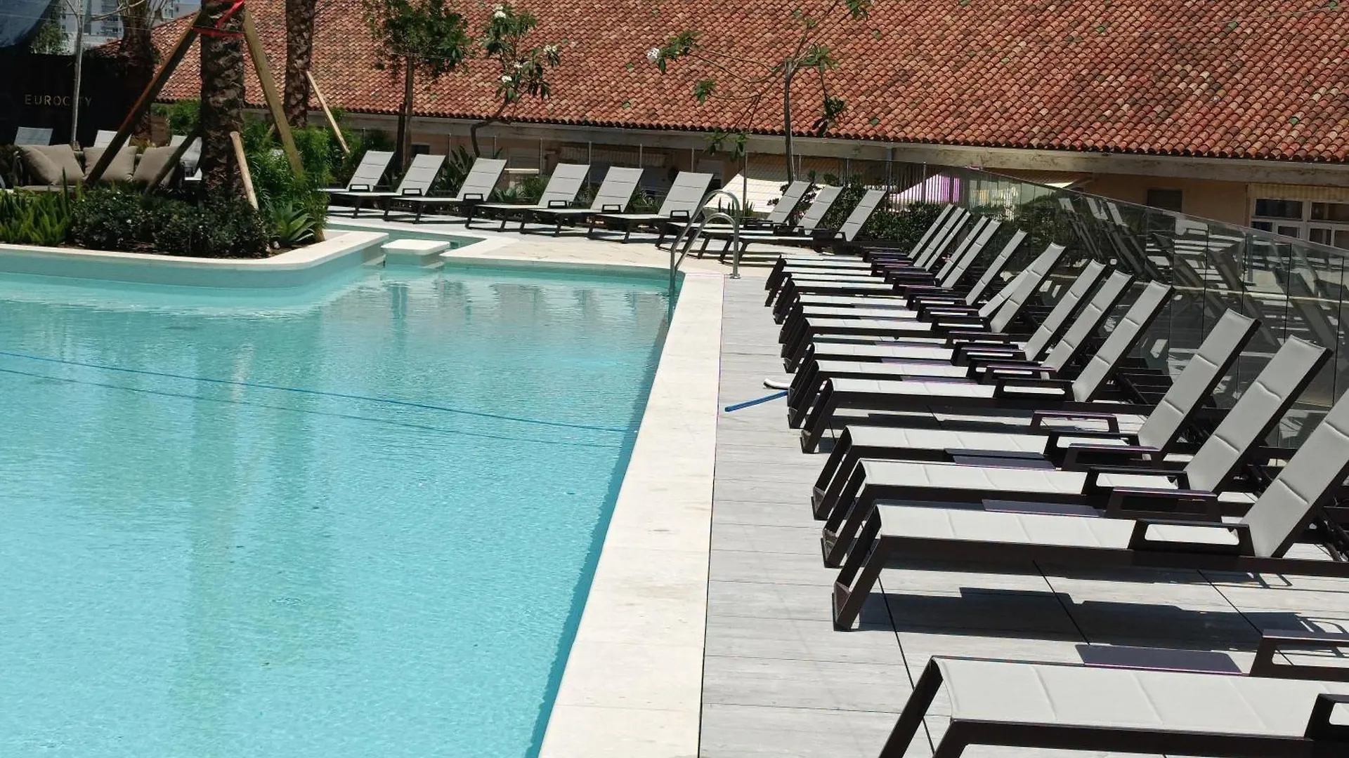 New - Studio Apartments In Eurocity - Large Pool - Rock Or Sea Views - Balcony - Free Parking - Holiday And Short Let Apartments In גיברלטר