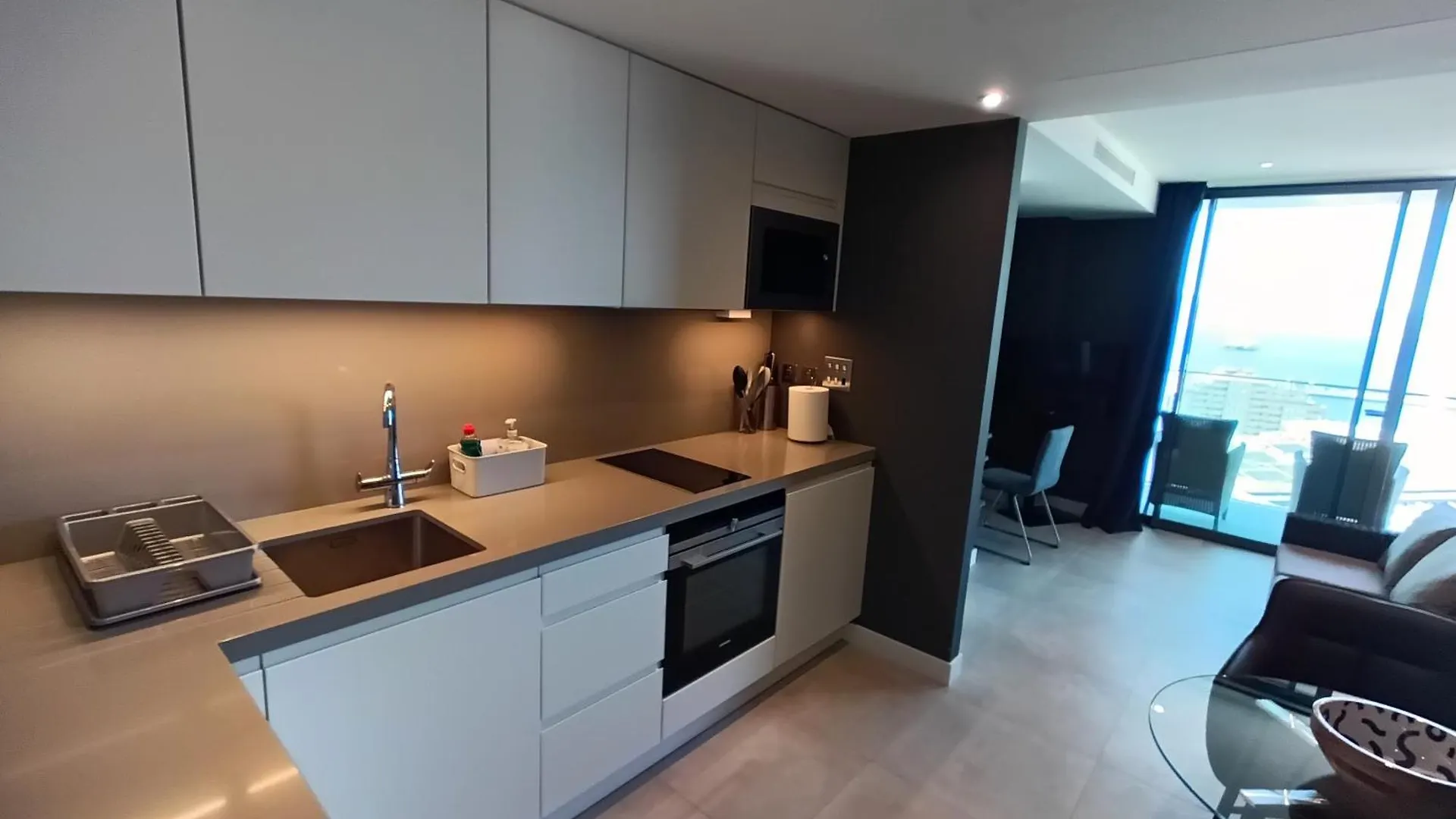 New - Studio Apartments In Eurocity - Large Pool - Rock Or Sea Views - Balcony - Free Parking - Holiday And Short Let Apartments In גיברלטר