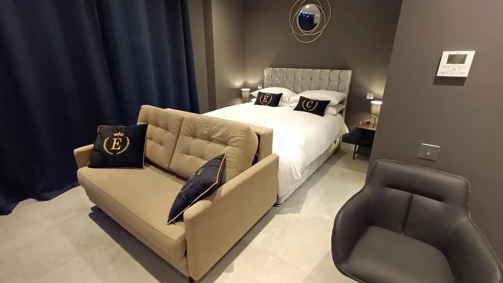 New - Studio Apartments In Eurocity - Large Pool - Rock Or Sea Views - Balcony - Free Parking - Holiday And Short Let Apartments In גיברלטר
